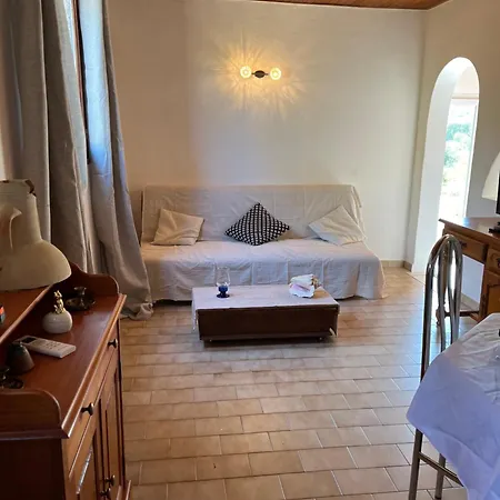 A Poggiale De * Figari (Corsica)