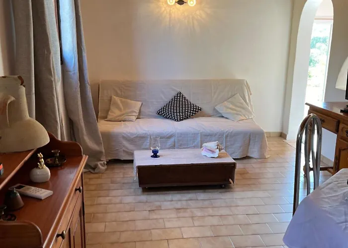 A Poggiale De * Figari (Corsica)